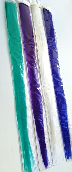 Белая прядка разноцветных волос 50 см