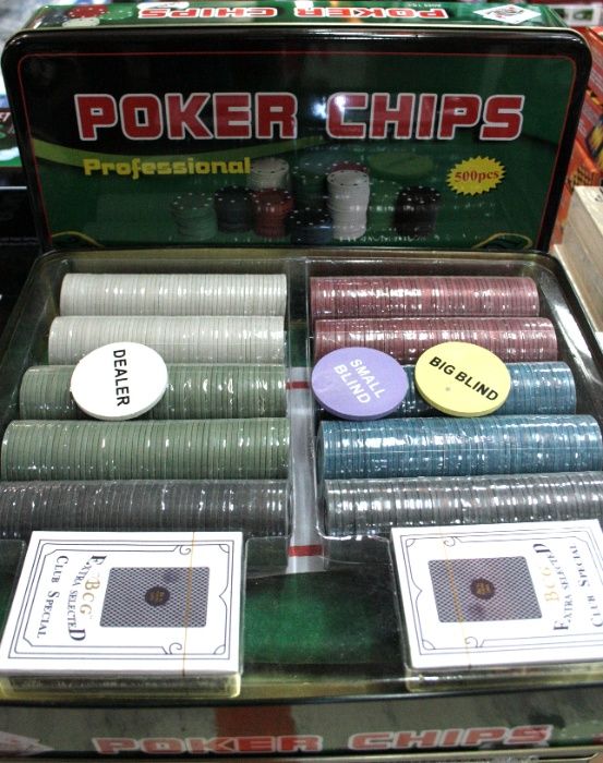 Set poker 200-300.500 jetoane carti trusa poker servieta poke