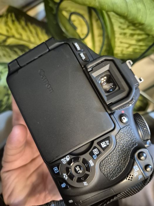 DSLR Canon Eos 600d cu obiectiv