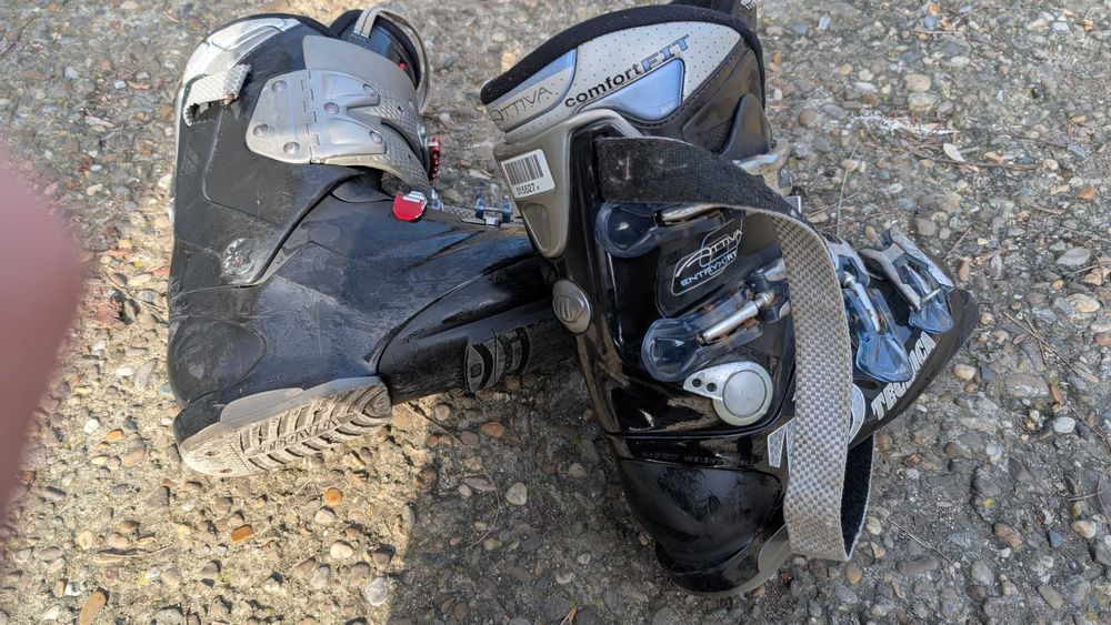 Vând 1 x ski și 2 x perechi de clapari