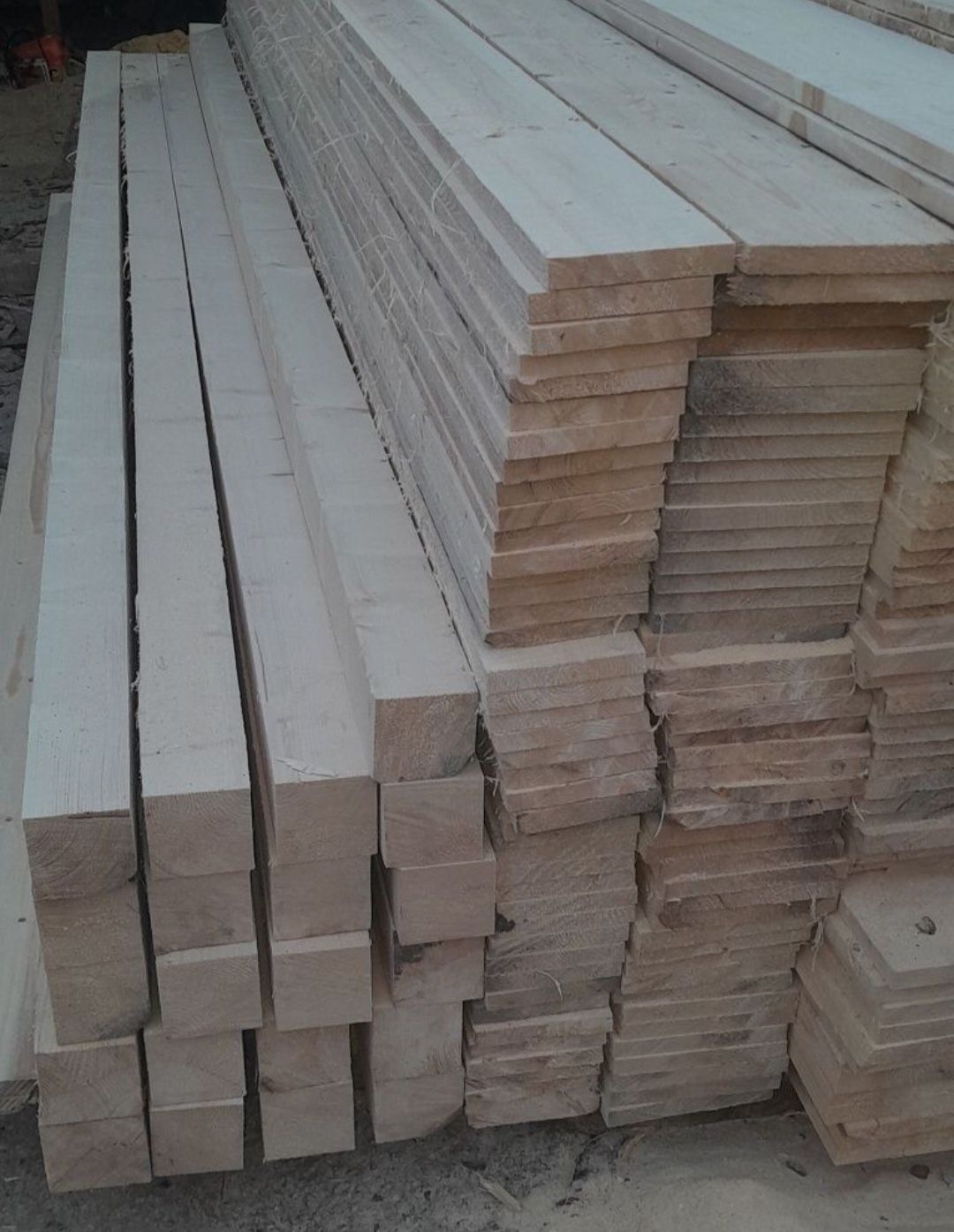 Vând material lemnos construcți grinzi corni cherestea dulapi leaturi