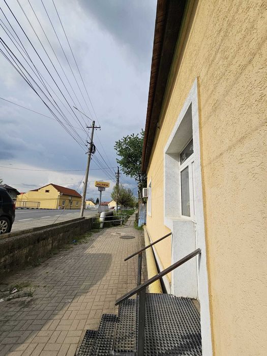 Caransebes, inchiriez spatiu comercial, str. Ardealului, nr. 74