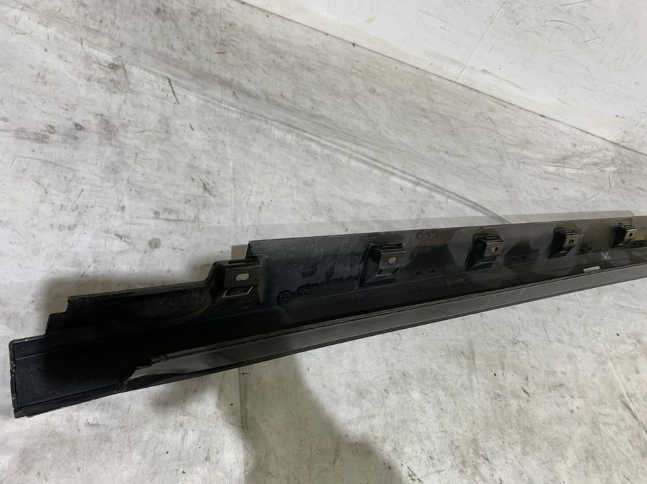 Prag stanga VW Passat B8, 2015, 2016, 2017, 2018, 2019, cod origine OE 3G0853857F.