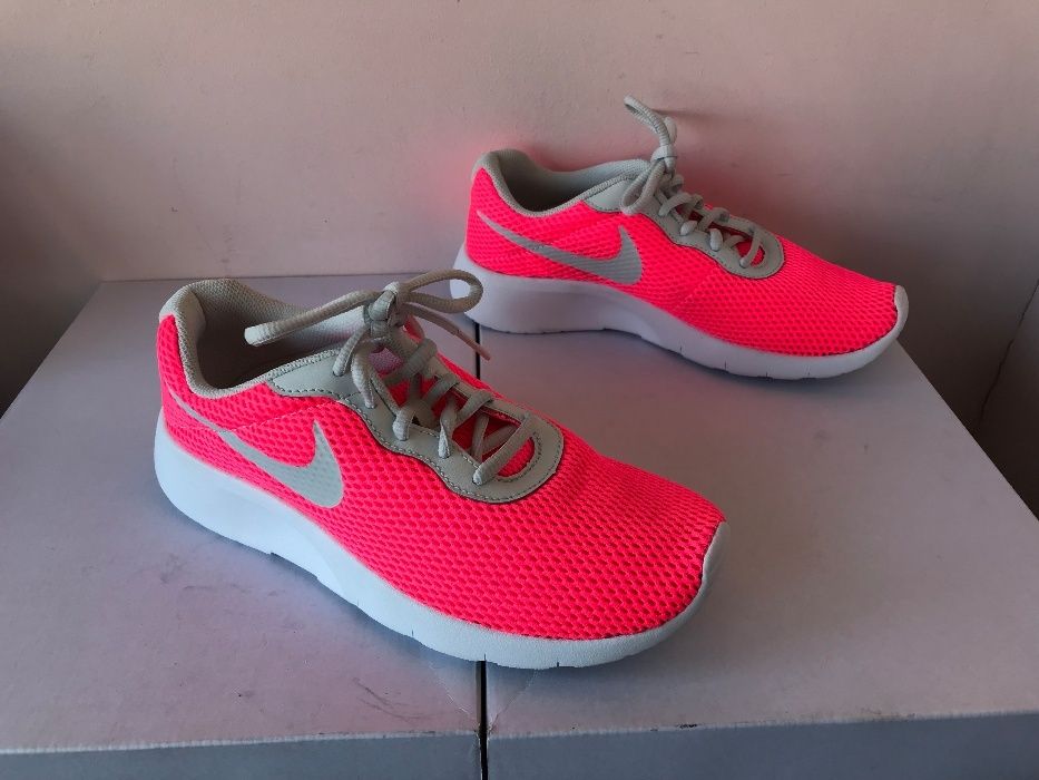 Adidasi alergare,Nike Tanjun,marime 38,5