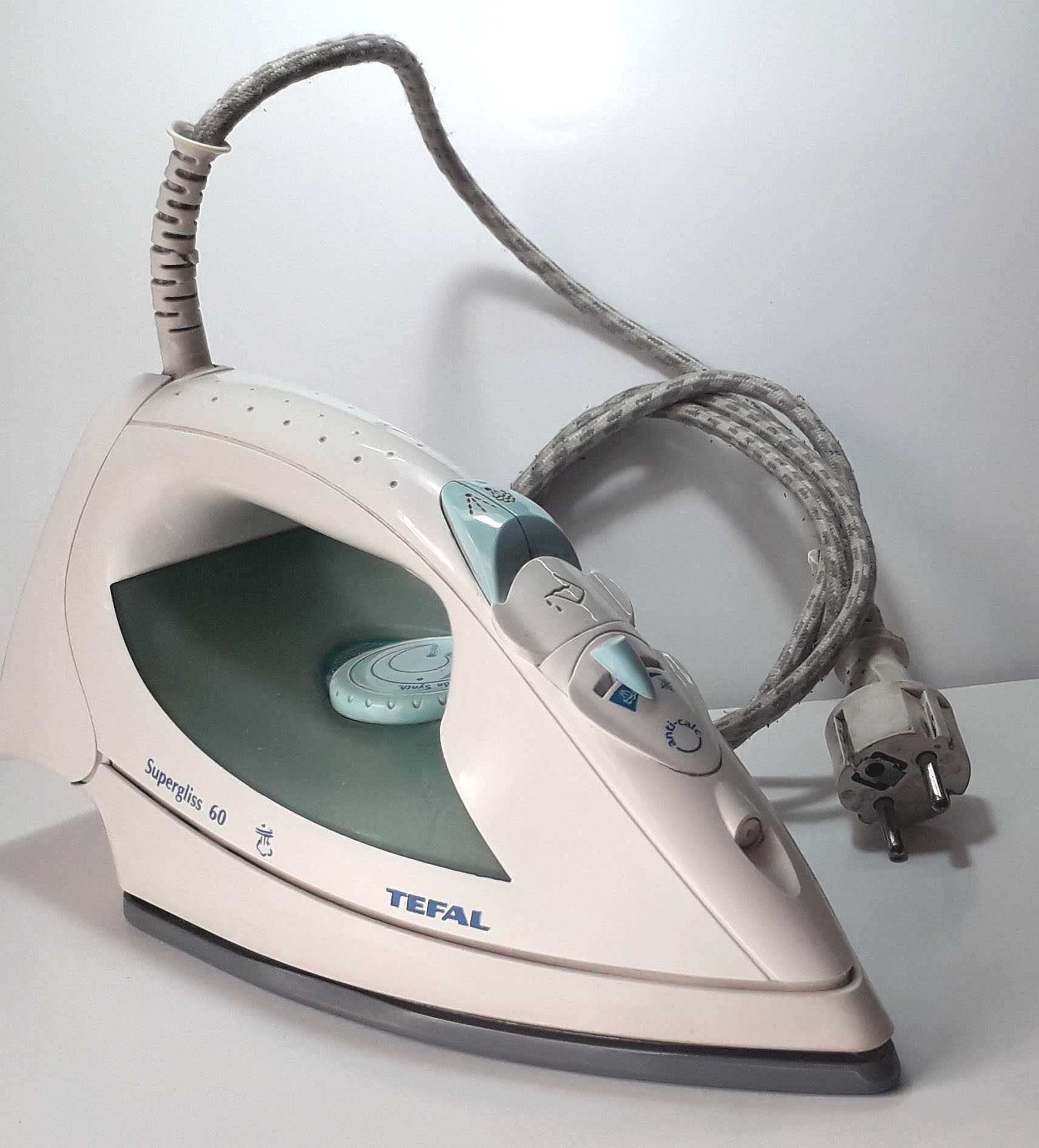 Парна ютия Tefal Supergliss 60