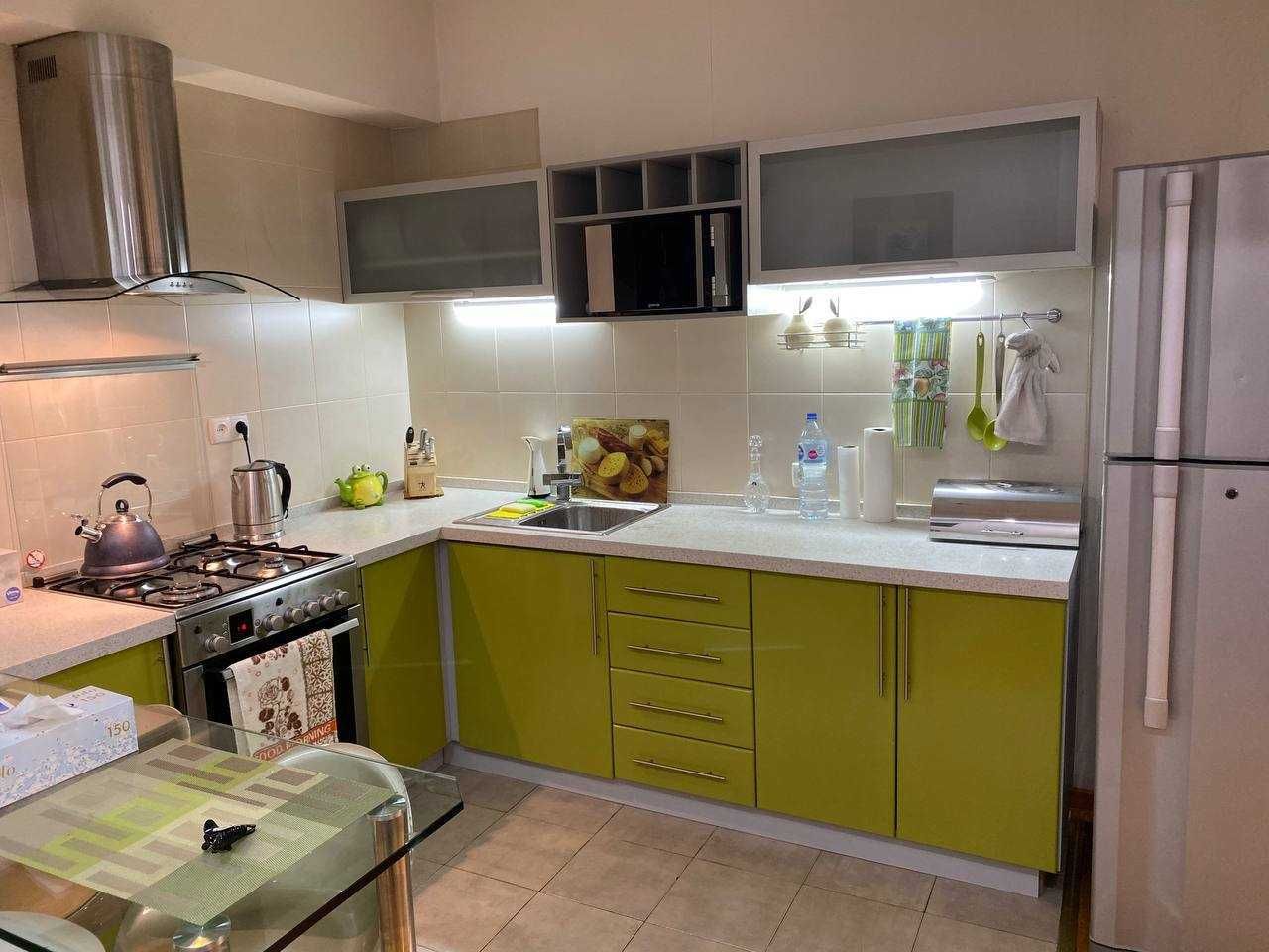 3-комнатная квартира с мебелью и ремонтом, ЦУМ, 90м²