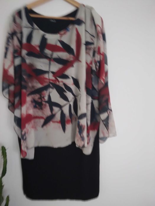 Vind rochie de  dama.foarte frumoasa noua