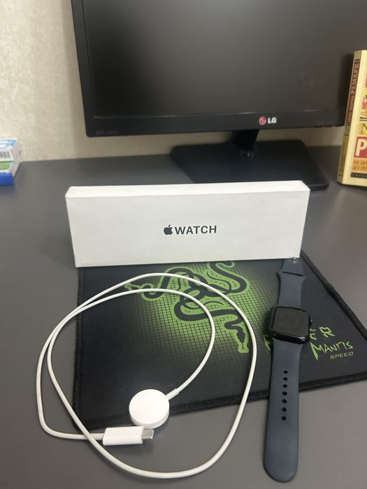 Продам Apple Watch SE 2gen (2 поколение)