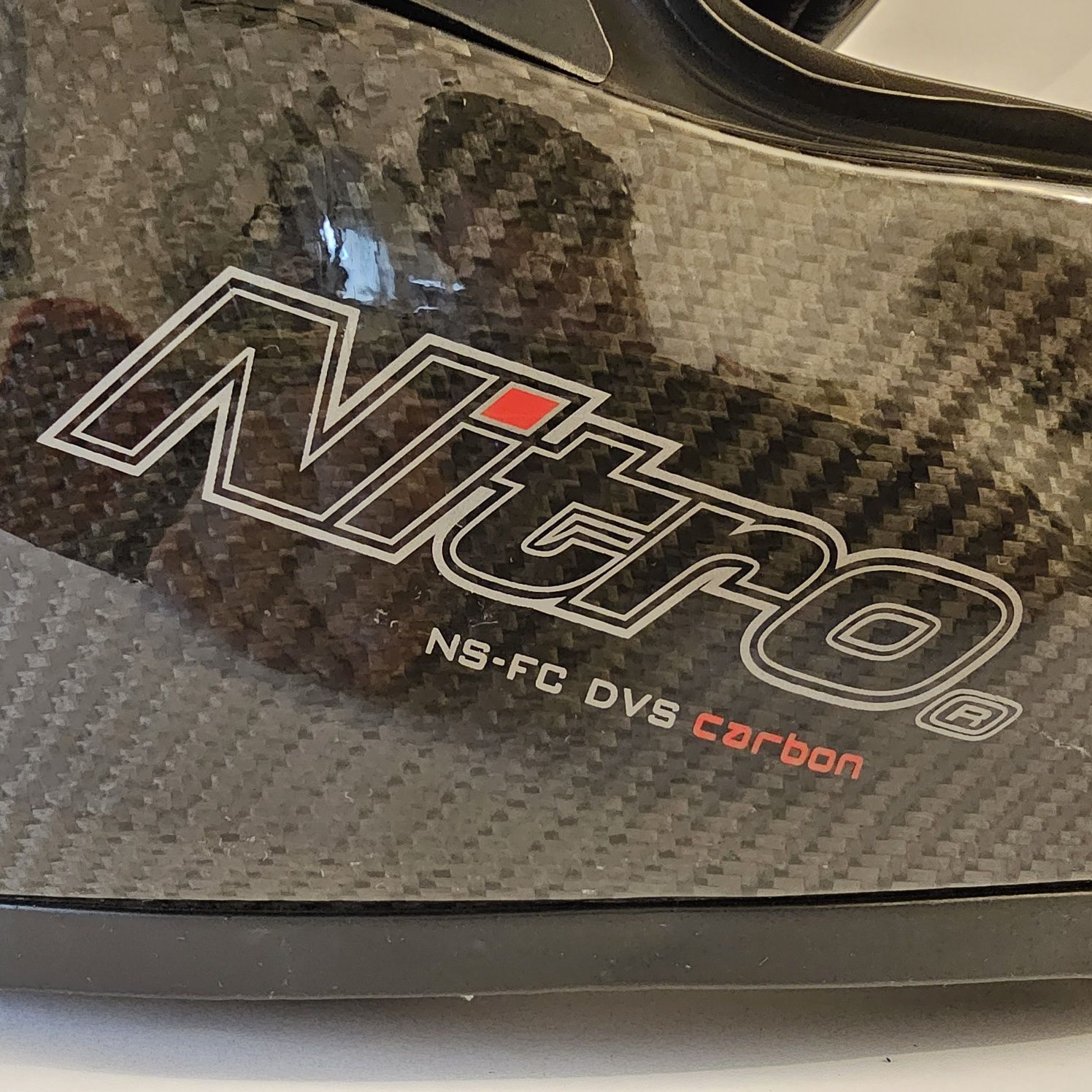 Каска Nitro Carbon L размер 1250гр.