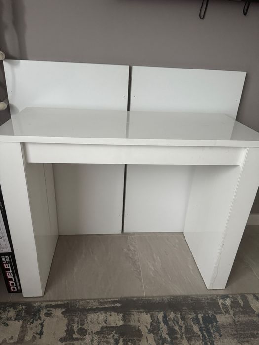 Masa/ consola extensibila impecabila mdf lucios