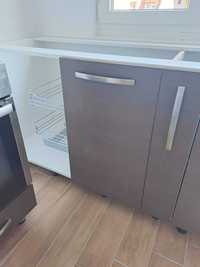 Механизъм с плавно прибиране за ъглов долен шкаф за кухня