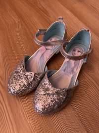 Блестящи обувки