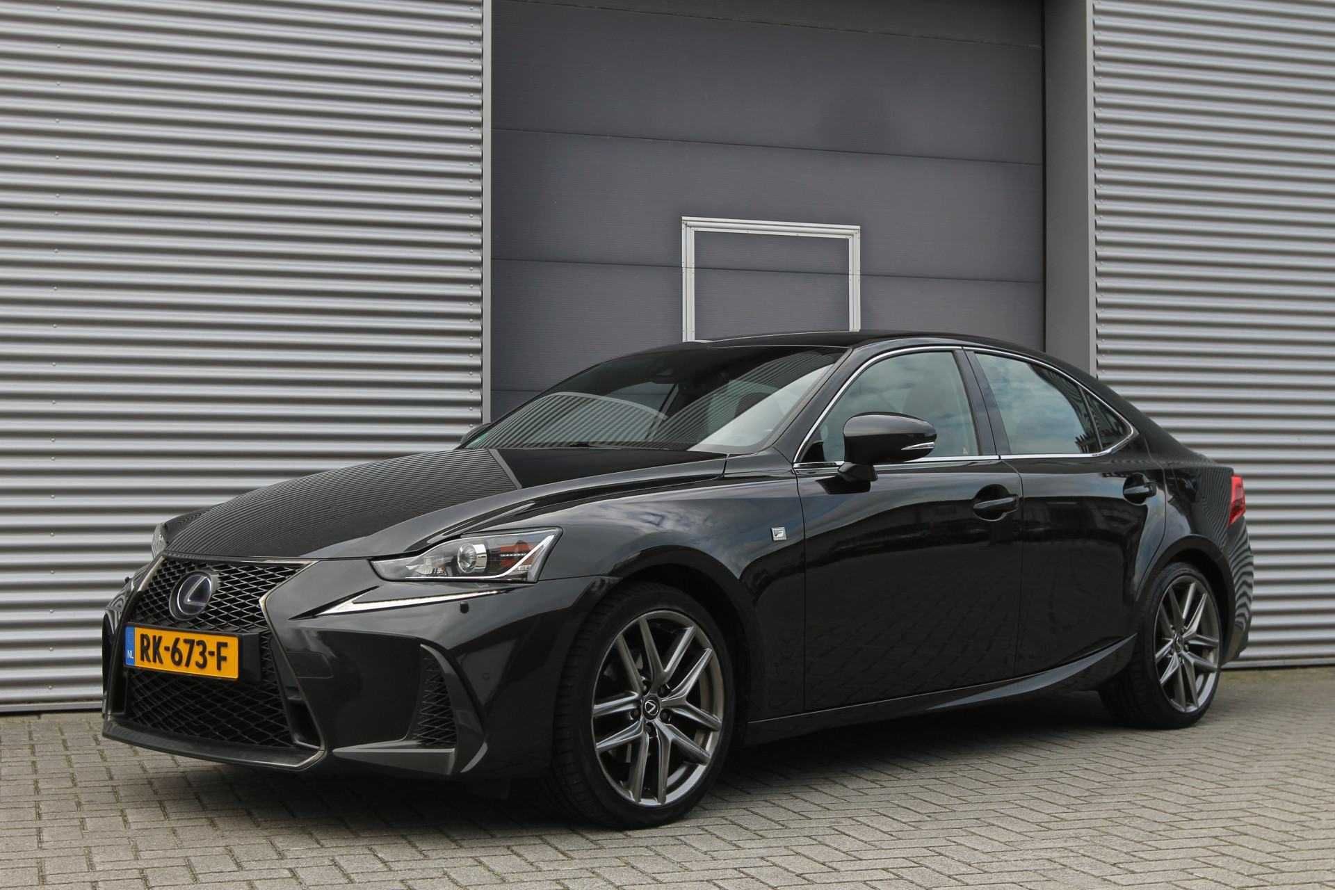 Lexus IS300h F Sport 2018 negru perlat