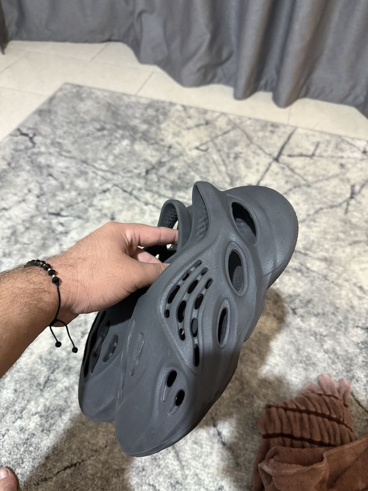 Vand sau schimb yeezy foam runner stare 8,5/10