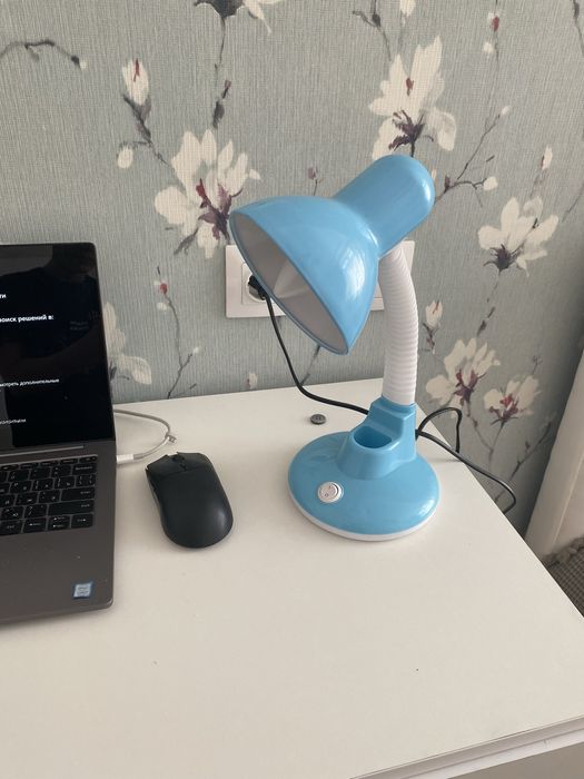 Настольная лампа