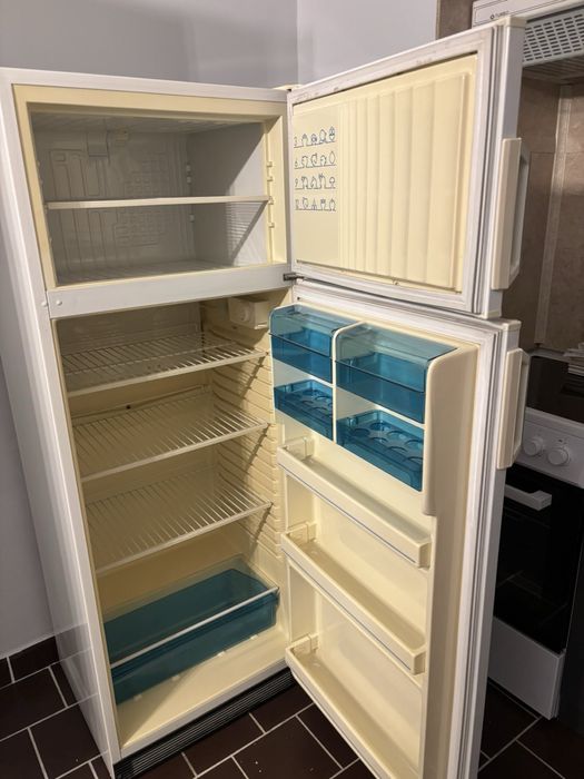 Хладилник с камера