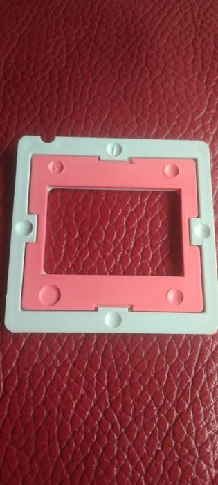 Рамка для слайдов. Пластиковые в наличии более 20 штук.