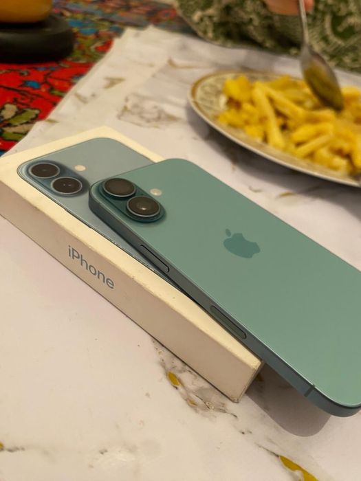 Айфон 16 батарейка 100% 128 гб почти новый