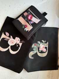 Дамски Несесер чантичка  за грим с буква в различни размери