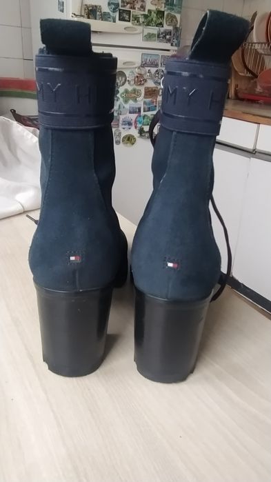 Продавам боти Томи Хилфигер, 40 номер,.