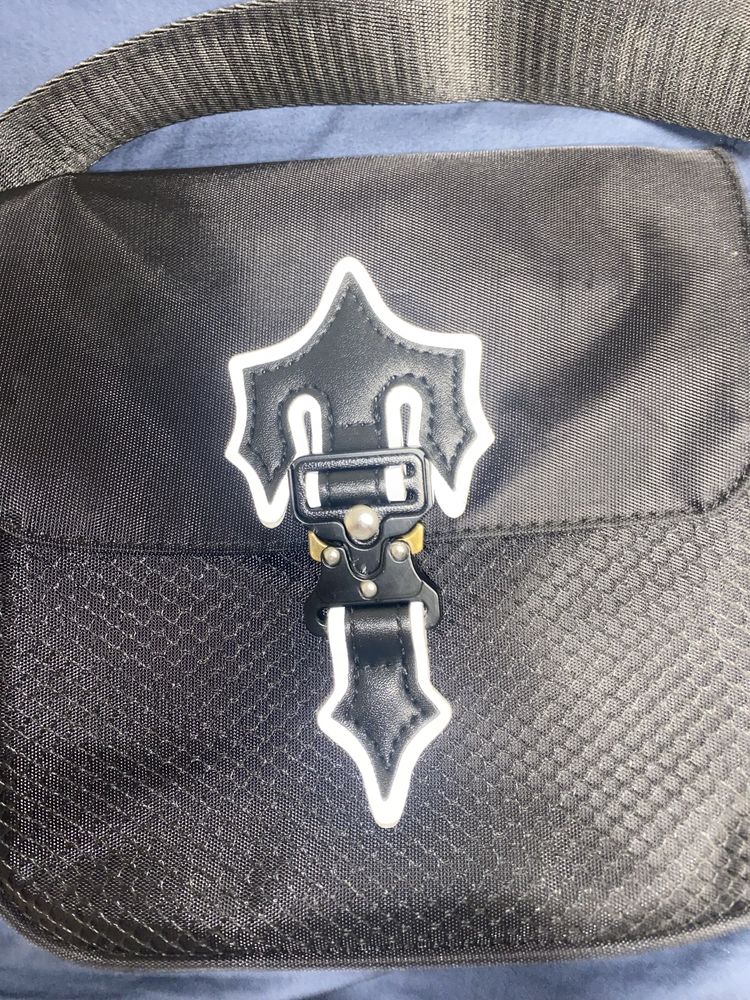 Trapstar bag (black reflective)