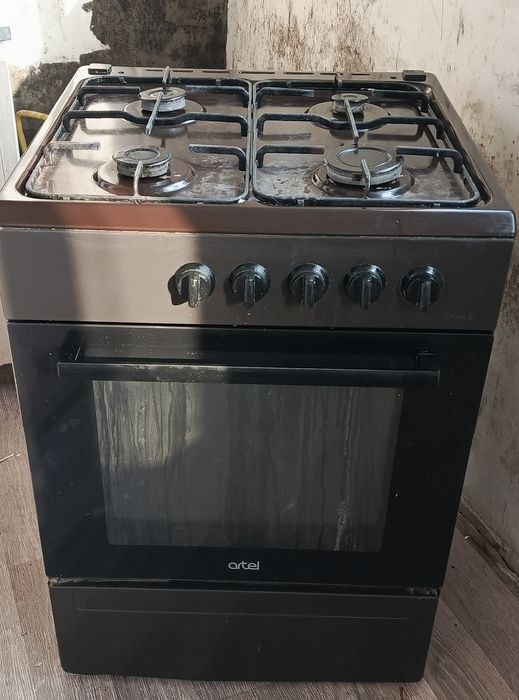 Срочно прямо сейчас Продается 4-конфорочная газовая плита Artel