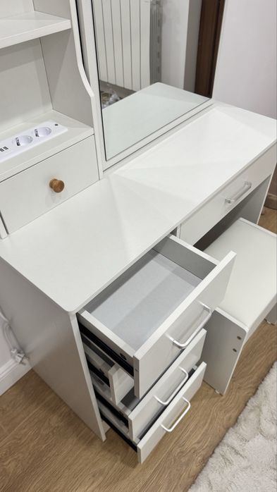 Masa de toaleta pentru machiaj