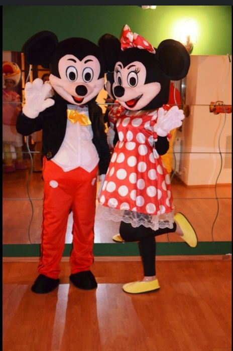 Închiriez costum Mickey Mouse