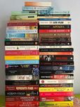 Разнообразни жанрове книги в отлично състояние