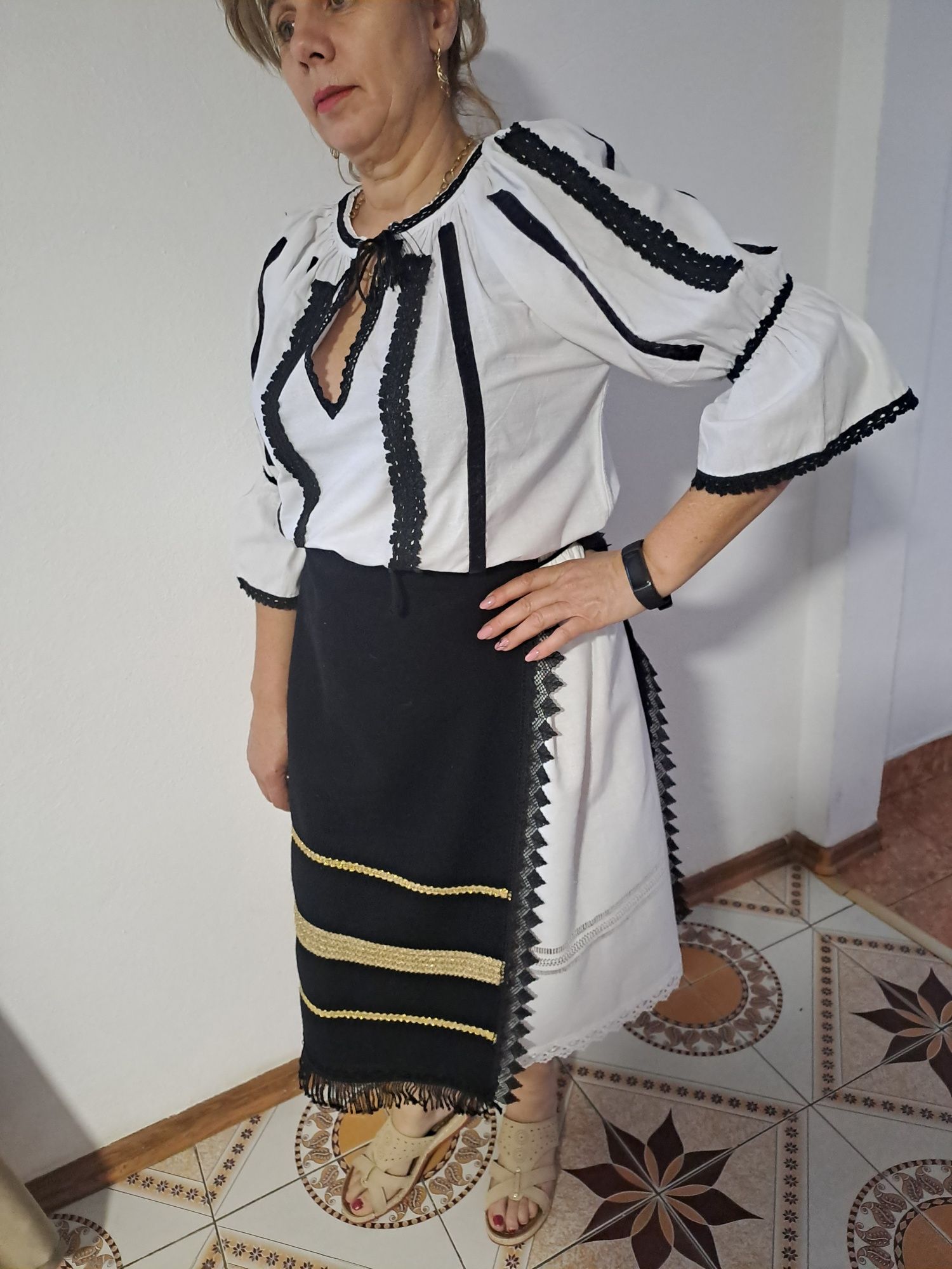 Costum popular tradițional