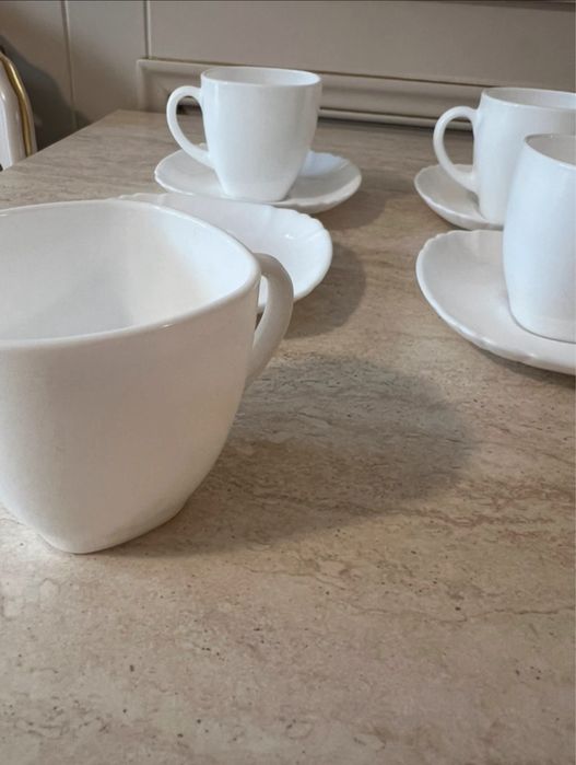 Set de 4 cesti de cafea cu farfurii