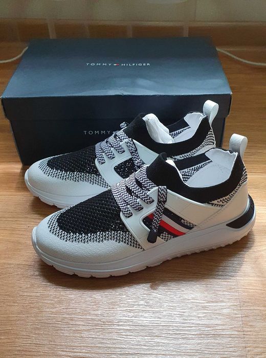 Кроссовки tommy hilfiger (новые, размер 38)