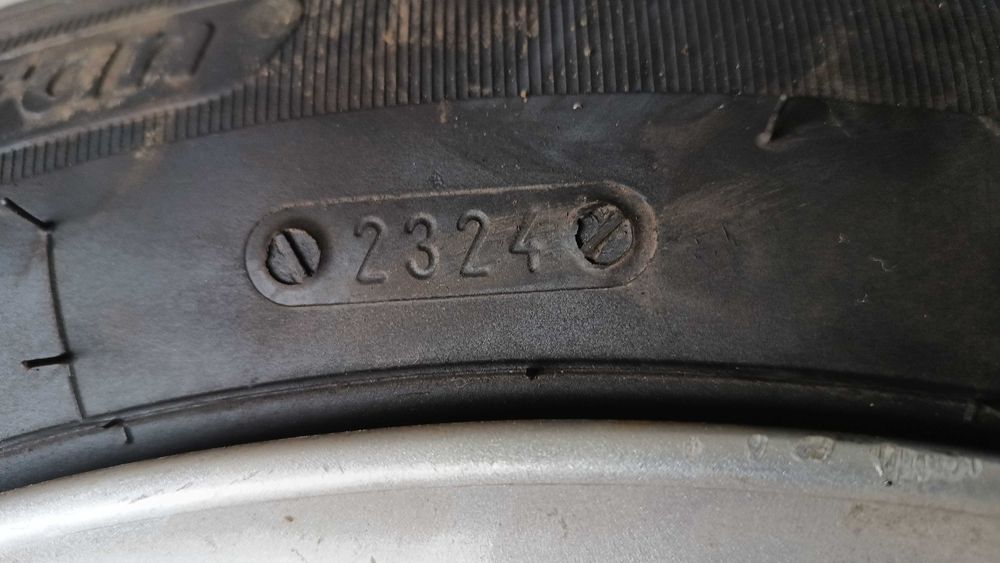 Нови зимни гуми 185/60/15 с джанти 5х100х15