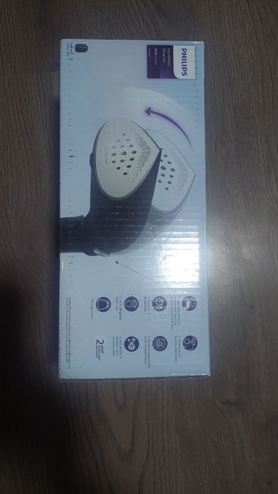 Aparat de calcat cu abur vertical Phillips.