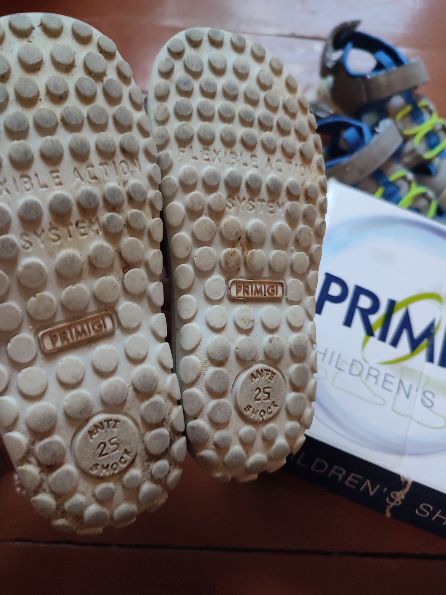 Сандали Primigi, 25 номер и подаръци