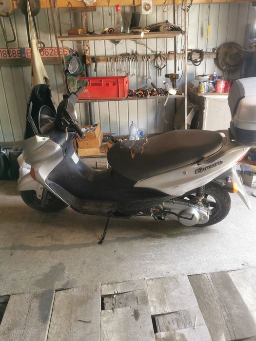 De vanzare scuter suzuki