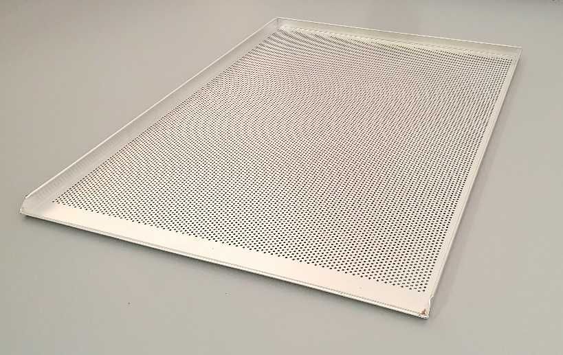 Carucior nou si 20 tavi perforate 58x78 cm patiserie
