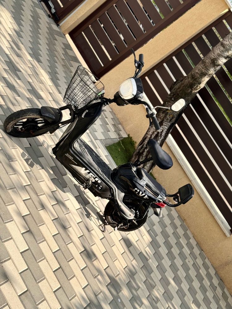 Vănd scuter electric sport