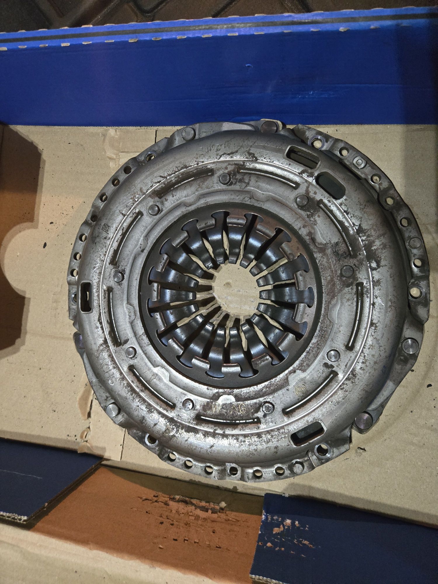 Съединител за VW 2.0 TDI  притискател/ феродо
