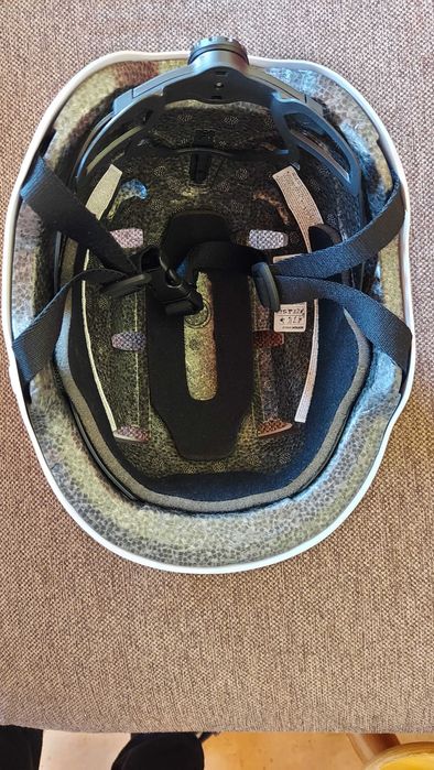 Детска каска (за ролери, скейтборд, тротинетка)