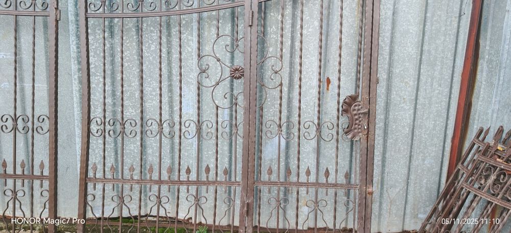Porti fier forjat și gard