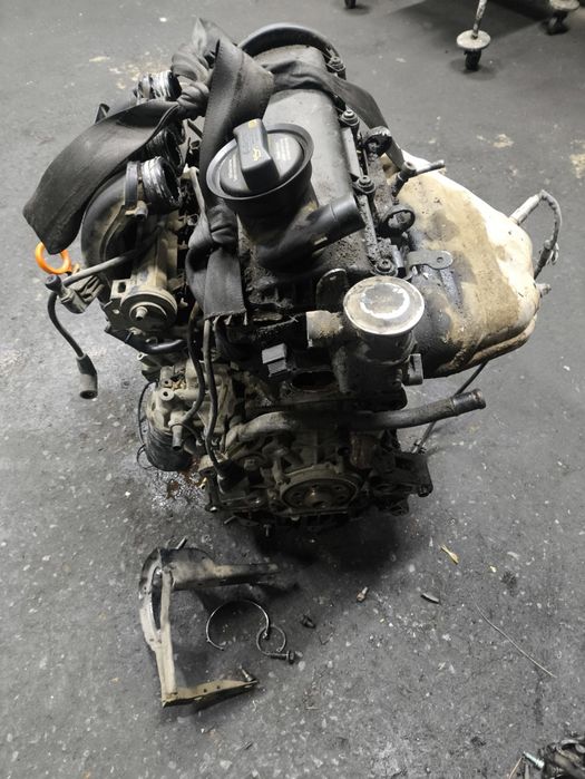 Мотор на фолсфаген 1,6 в сборе цена двести тысяч тенге комплект