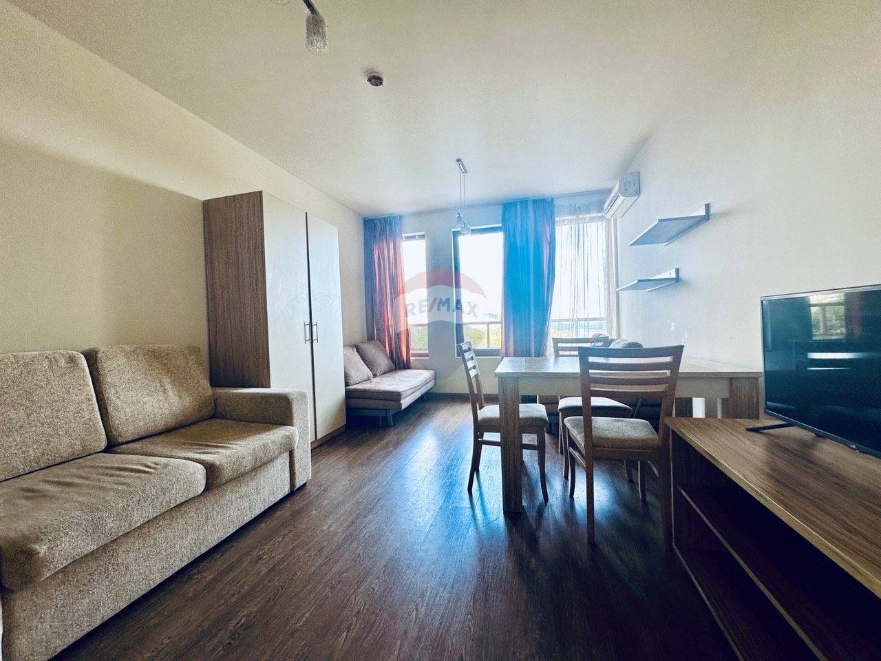 Продава се Двустаен апартамент в Балчик - 57 кв.м за 1106 €/кв.м - Снимка #1