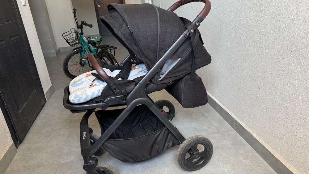 Продаю коляску в хорошом состаяние