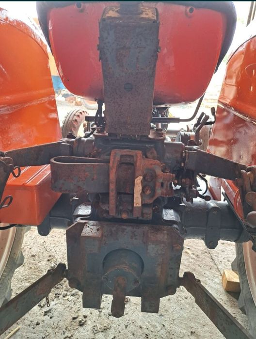 Tractoras Universal 445 Belgia