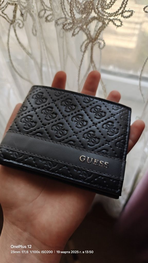 Кошелек guess.   .