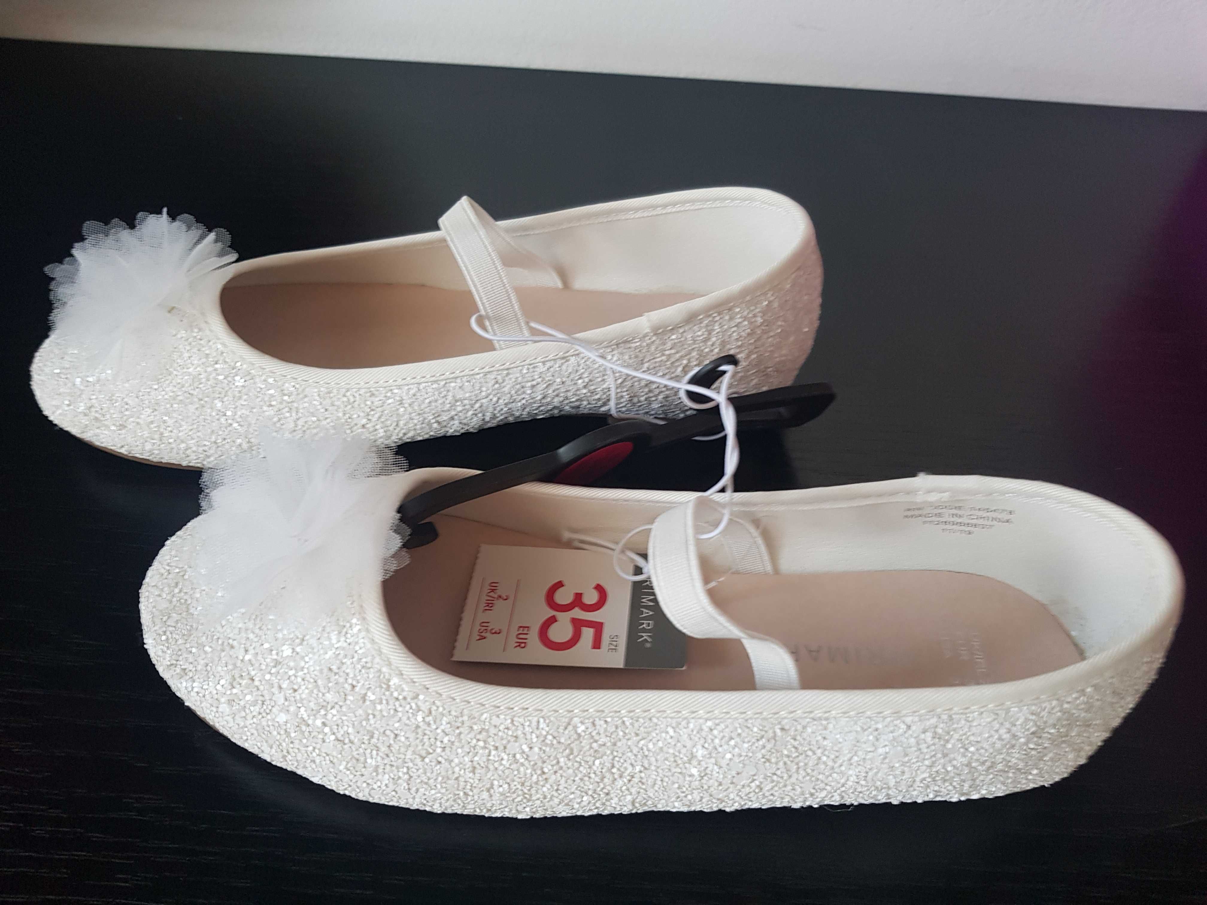 Pantofi NOI albi cu floricica alba 35 (22cm)