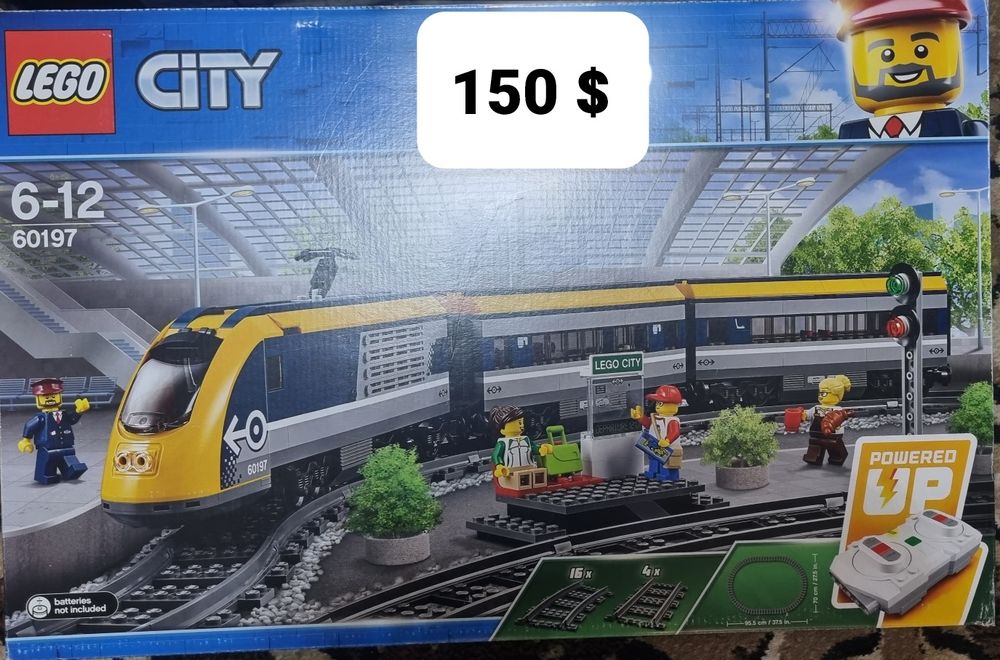 Lego поезд на пульте