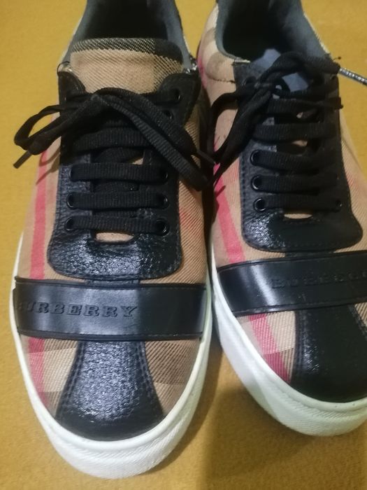 Vând tenesi originali BURBERRY