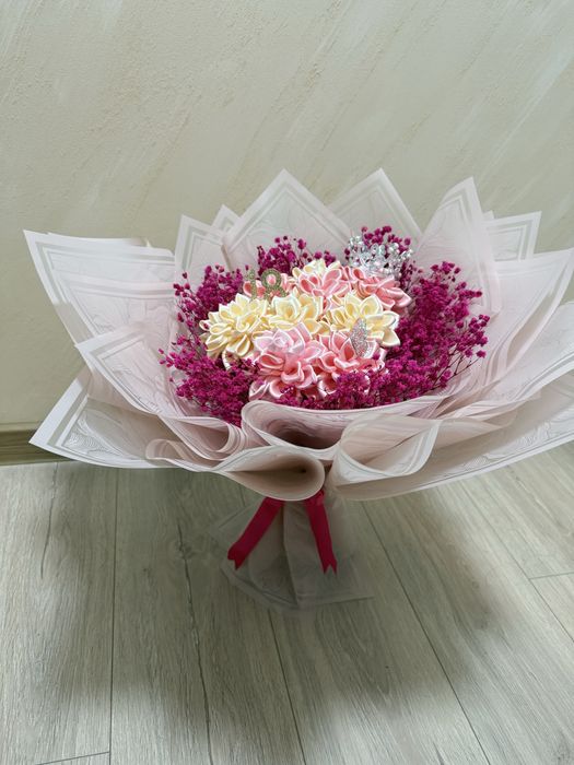 Ръчно изработени букети и декорации от сатенени рози